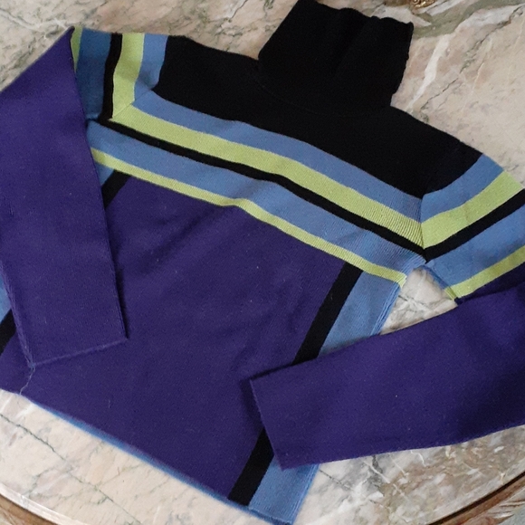 Le Chateau sweater - Picture 1 of 5